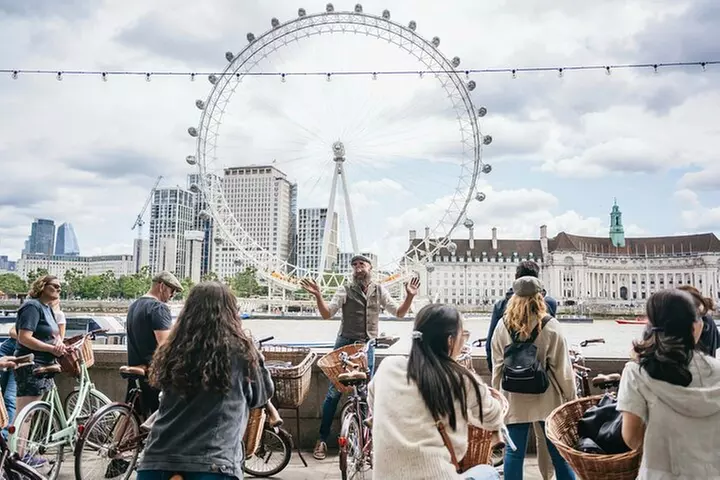 London Bike Tour: Landmarks, Secret Gems, Pub Stop & Street Art