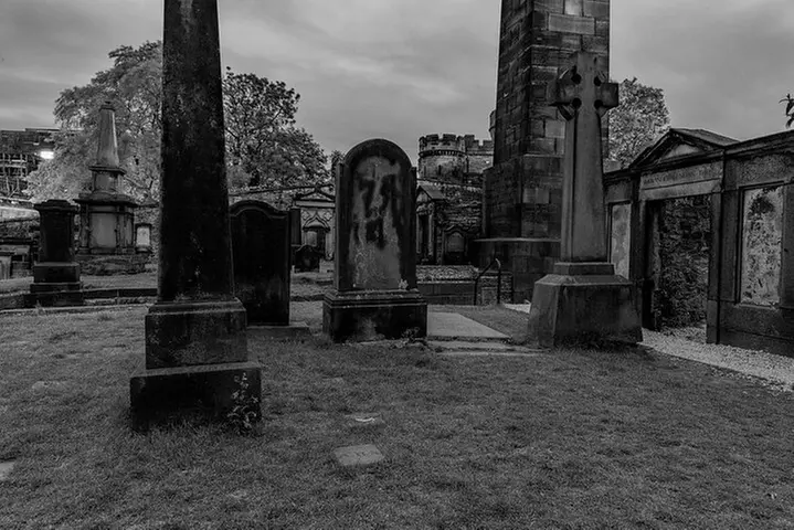 Edinburgh Ghost Tour: Mysteries, Legends and Murders