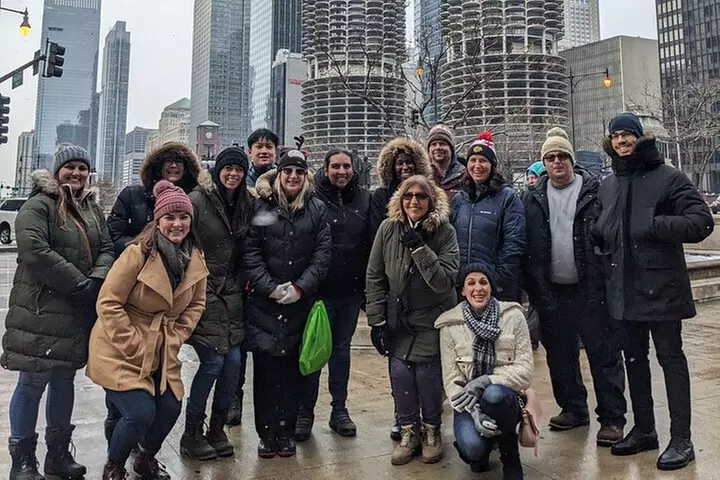 Chicago-Style Holiday Hike: Festive Food and Walking Tour