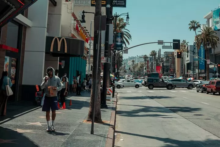 Hollywood Hiking Tour with Sunset LA Views and Iconic Photo Ops