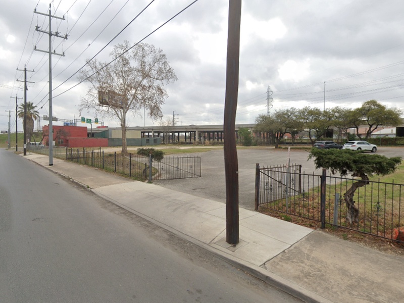 Parking at 1000 N. Alamo St. Lot