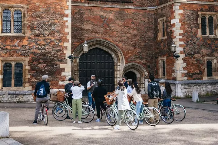 London Bike Tour: Landmarks, Secret Gems, Pub Stop & Street Art