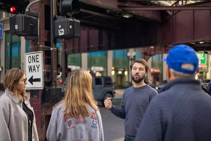Chicago Architecture and True Crime Tour: Christmas Edition