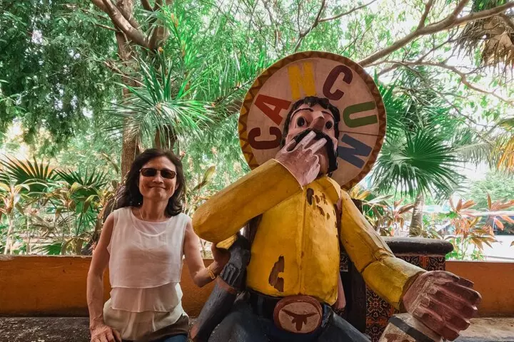 Urban Food and Shopping Experience at Cancun