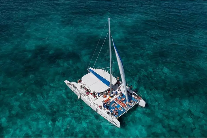Isla Mujeres Catamaran from playa del carmen Open Bar Beach Club