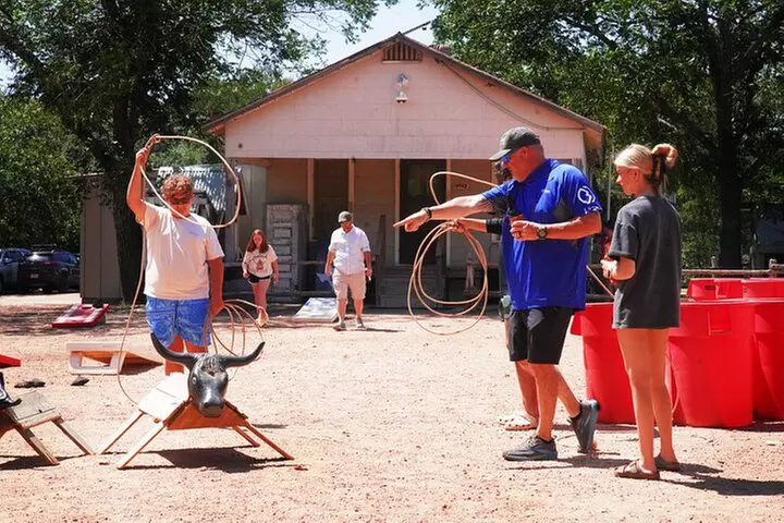 Fredericksburg Luxury Shopping and History and Culture Tour