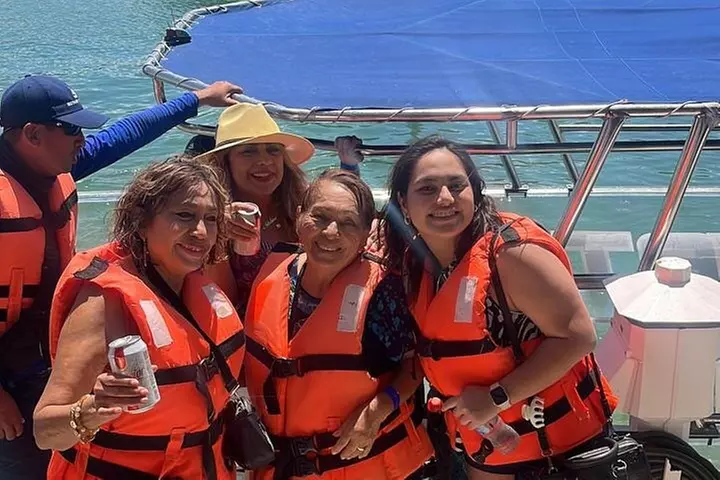 Cancun Clear Boat Tour Explore Nichupte and the Cancun Sea