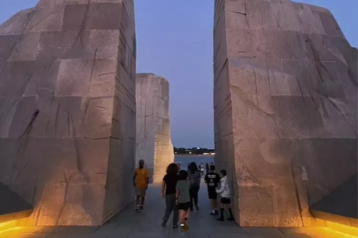 DC Combo: National Mall Night Bus Tour + US Capitol Walking Tour