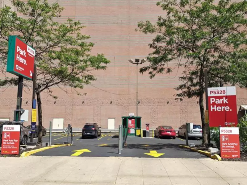 Parking at 231 S. Wabash Ave. Lot - P5328