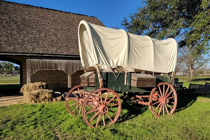 Fredericksburg Luxury Shopping and History and Culture Tour