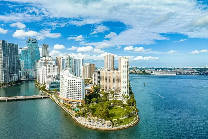 Miami Helicopter Tour: Best Sightseeing Adventure in Miami