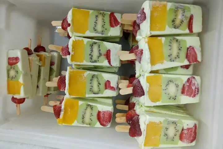 Urban Food and Shopping Experience at Cancun