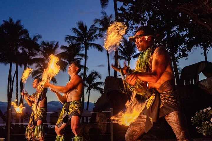 Maui: Wailele Luau with Fire and Knife Performance and Dinner