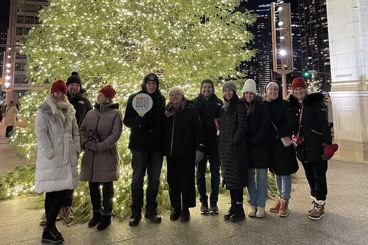 Chicago-Style Holiday Hike: Festive Food and Walking Tour