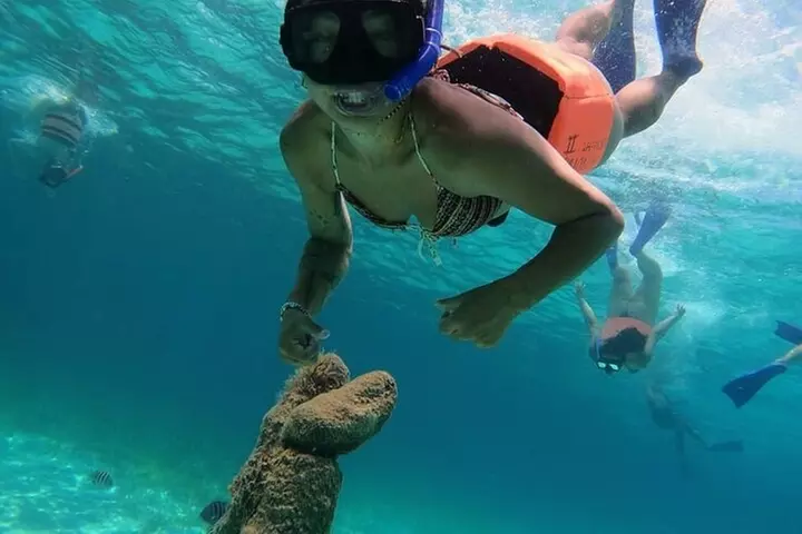 Sail and Snorkel to Isla Mujeres lunch and Drinks.