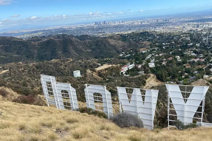 Private Hollywood Sign Hiking Tour with Select Hotel Pickup