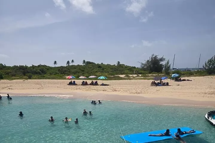 Boat Snorkeling and beach day to the Fajardo islands