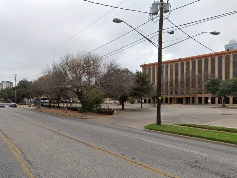 Parking at 210 E. Riverside Dr. Lot - P3084