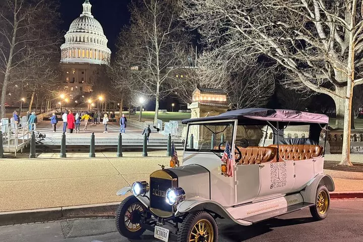 Private 7-Seater Tour of Washington D.C. Memorials day and night