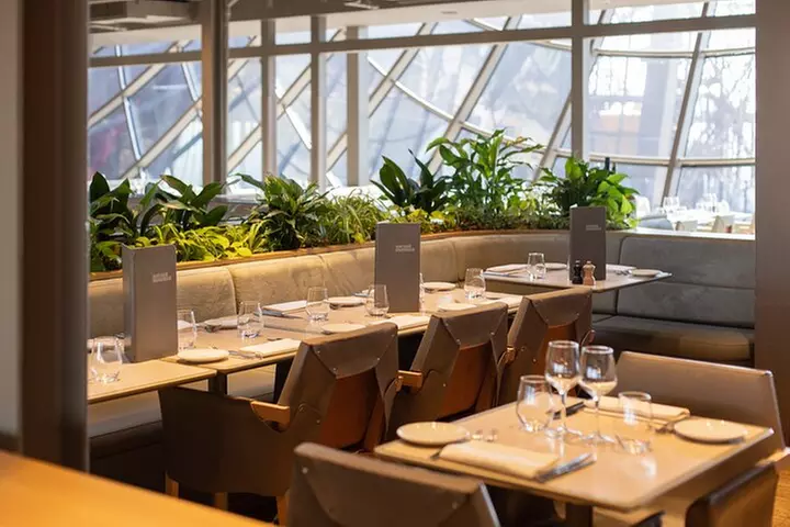 Paris Premier déjeuner à la Tour Eiffel Madame Brasserie Restaurant