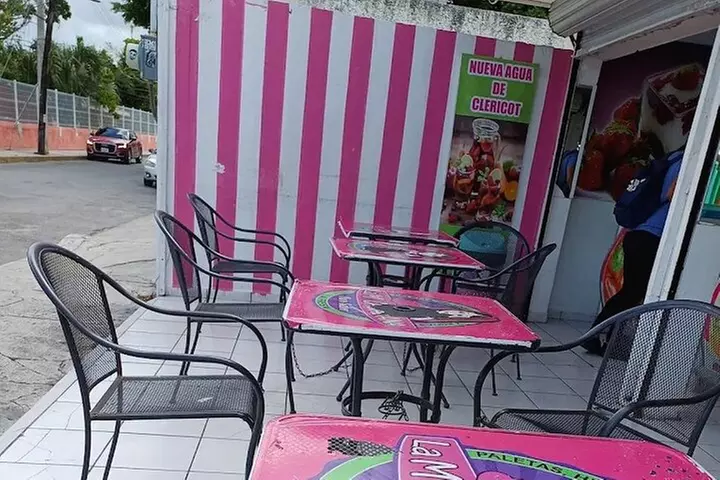 Urban Food and Shopping Experience at Cancun