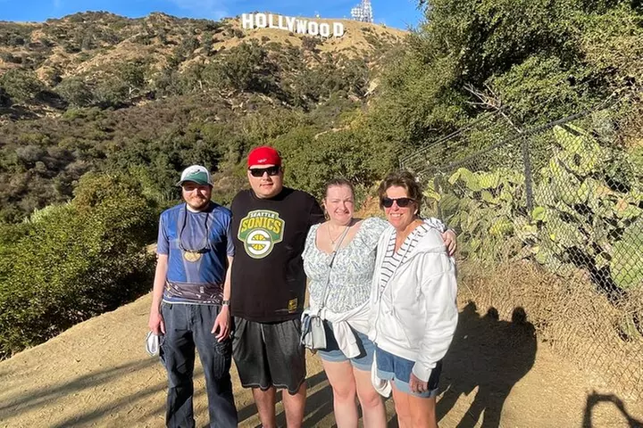 Private Hollywood Sign Hiking Tour with Select Hotel Pickup
