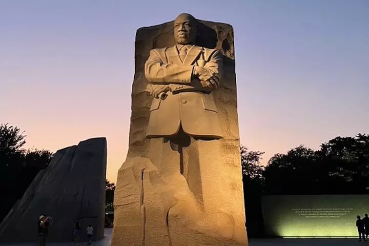 DC Combo: National Mall Night Bus Tour + US Capitol Walking Tour