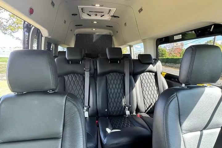 3 Hour Luxury Van Tour With Breakers Admission