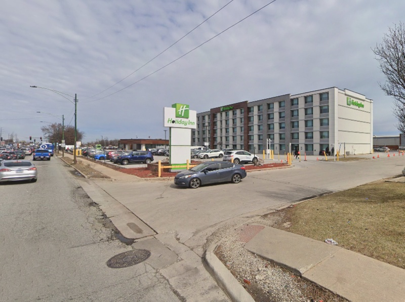 Parking at Holiday Inn Chicago Midway Airport Lot MDW