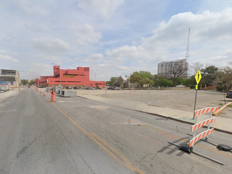 Parking at 504 Soledad St. Lot