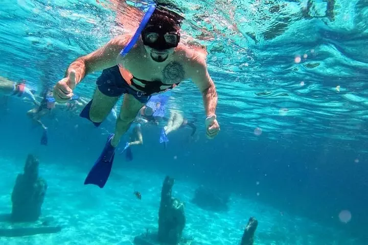 Sail and Snorkel to Isla Mujeres lunch and Drinks.