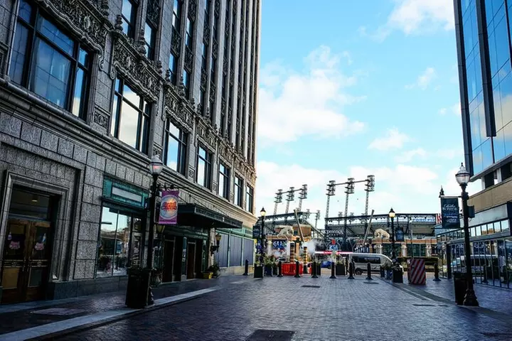Downtown Detroit's Holiday Sweet Treat & Donut Adventure