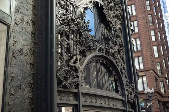 Chicago Architecture and True Crime Tour: Christmas Edition