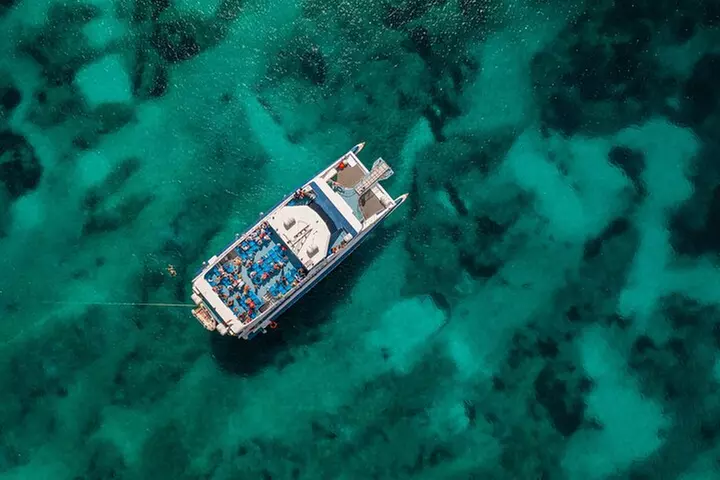 Paseo panorámico en barco por Mallorca hasta la playa de Formentor