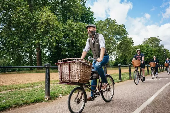 London Bike Tour: Landmarks, Secret Gems, Pub Stop & Street Art