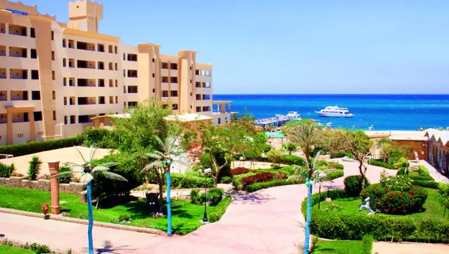 ✈ EGITTO | Hurghada - King Tut Aqua Park Beach Resort 4*, 3 notti -...