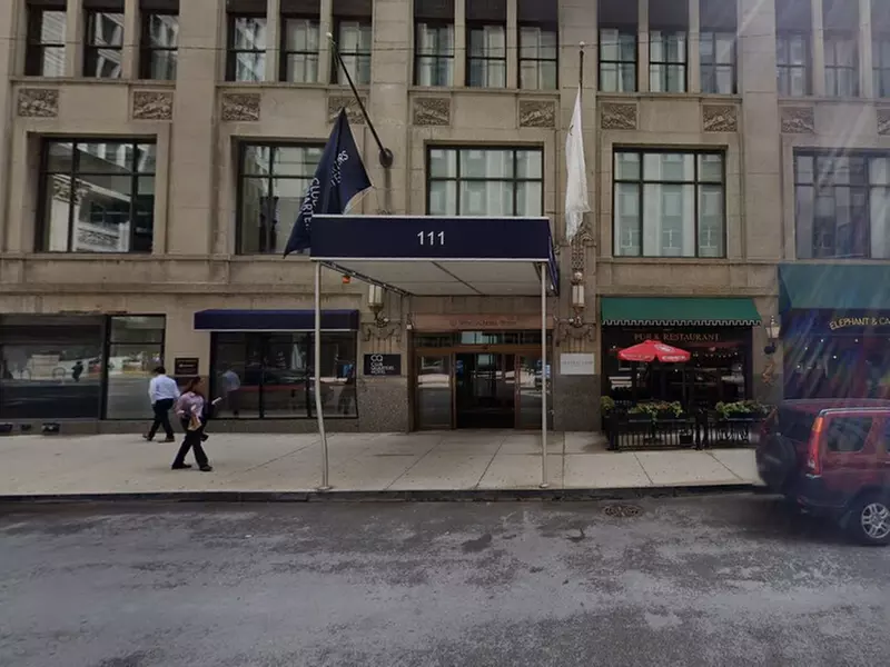 Parking at Club Quarters Central Loop - Valet Kiosk