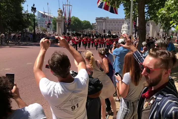 London Bike Tour: Landmarks, Secret Gems, Pub Stop & Street Art