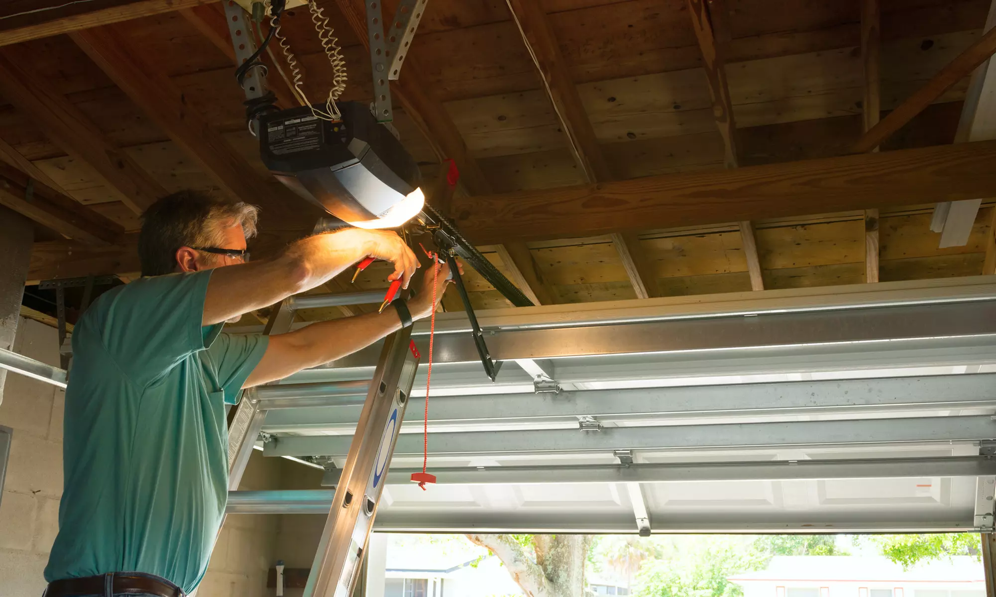Expert garage door repair and tune-up services available now