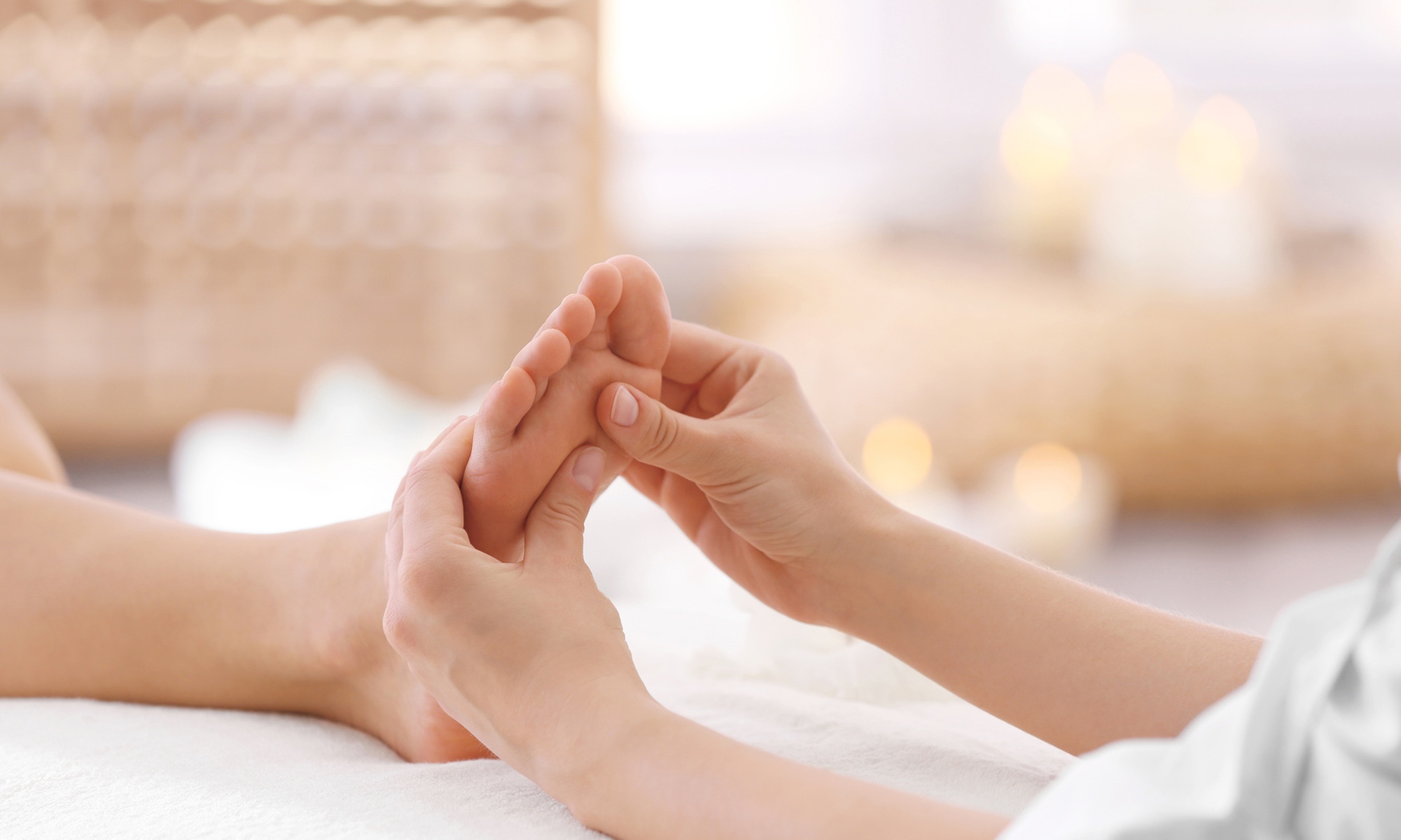 Bliss Awaits: 30-Min Foot Massage & Swedish Massage Combo!