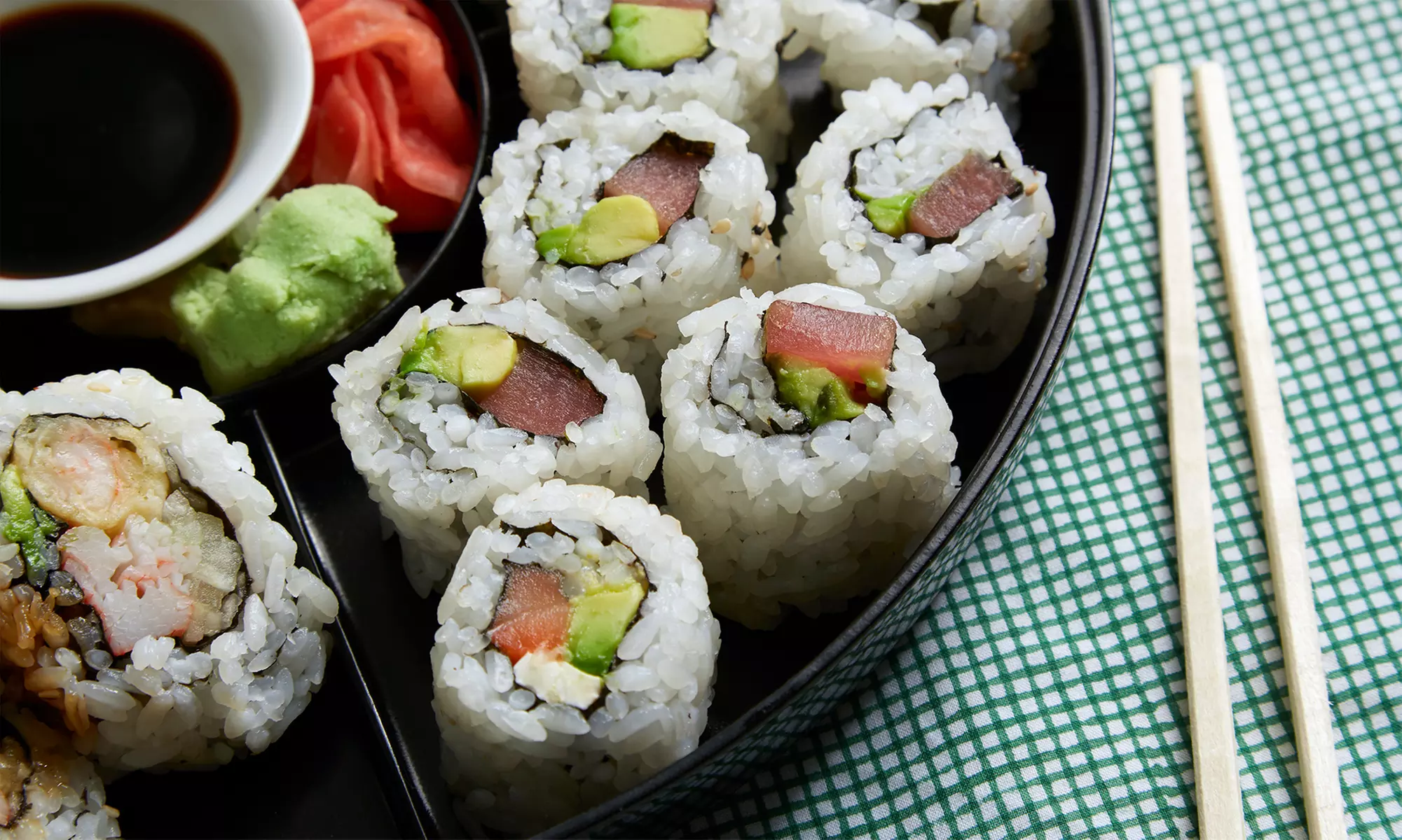 Menu pranzo o cena fusion All you can eat più bottiglia di vino al ristorante Tin House, zona Monti - Primary Image