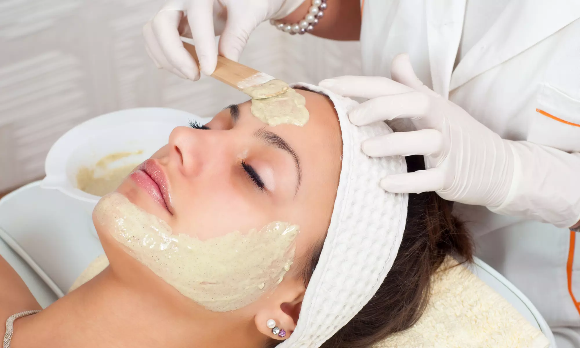 Masaż relaksacyjny twarzy, szyi i dekoltu z opcjonalną maską