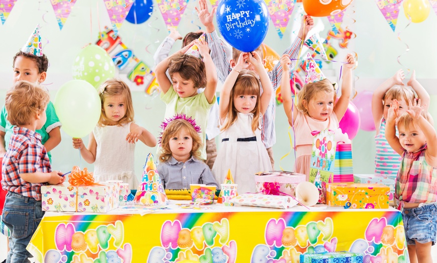 Image 1: ¡Feliz cumpleaños! Fiesta para hasta 16 niños con tarta, menú y parque