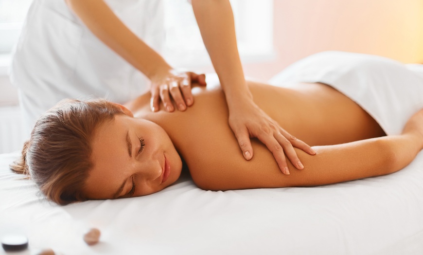 Image 1: 60-Minute Pamper Package