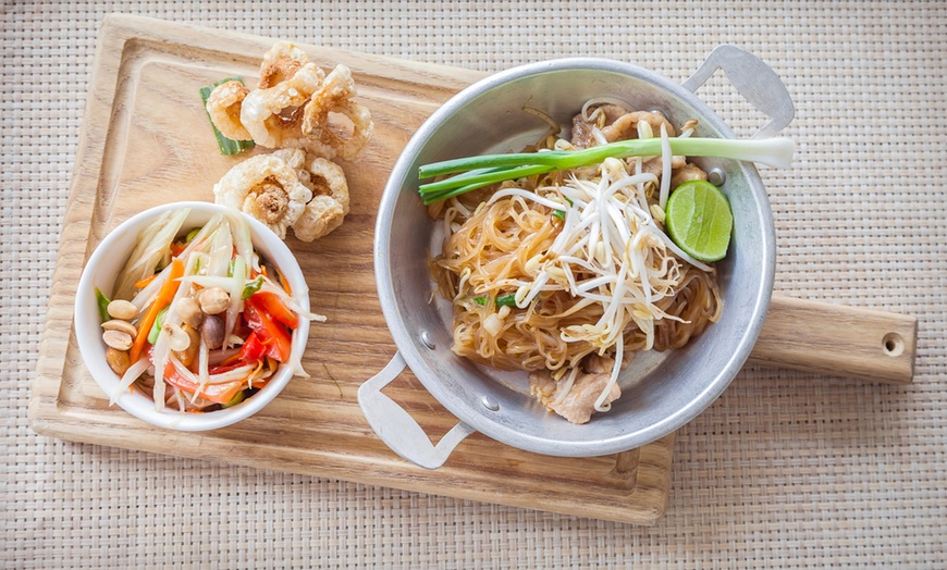 Image 2: Asia-Fusions-Menü nach Wahl in 3 Gängen für 2 oder 4 Personen