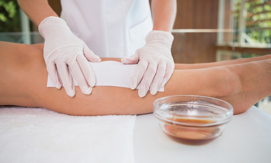 Image 1: Full-Arm, Leg and Underarm Wax