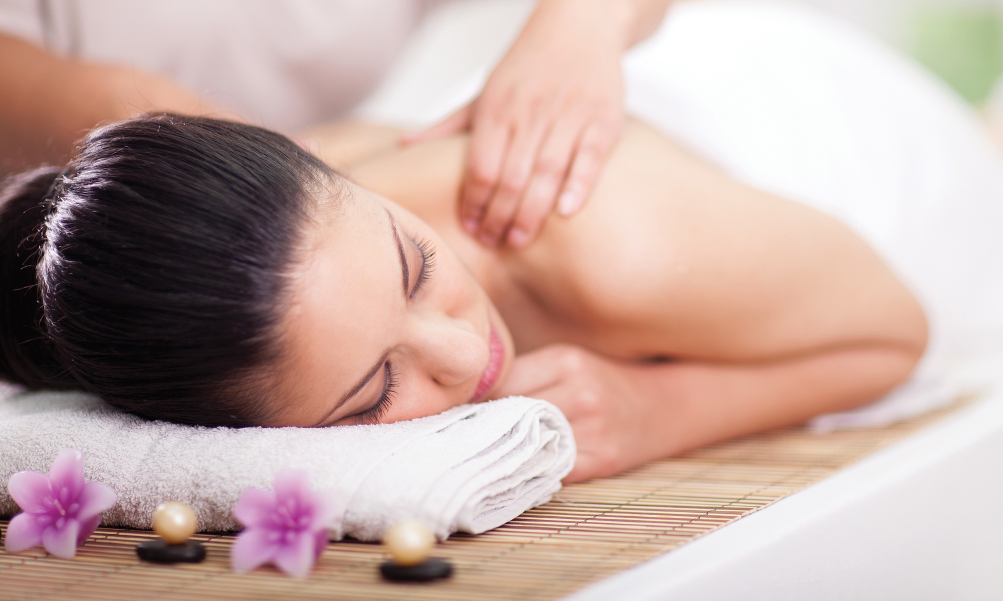 Rejuvenate with a Blissful 50-Minute Massage with Aromatherapy! 