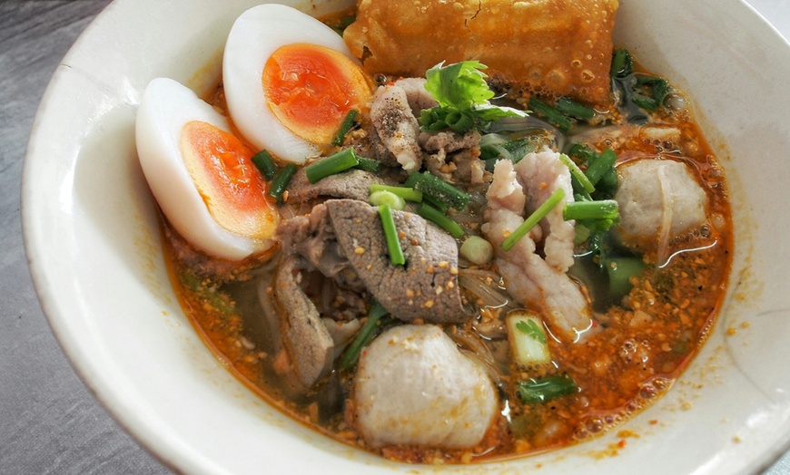 Image 1: Ramen Noodle und Mini-Frühlingsrollen für 2 oder 4 Personen