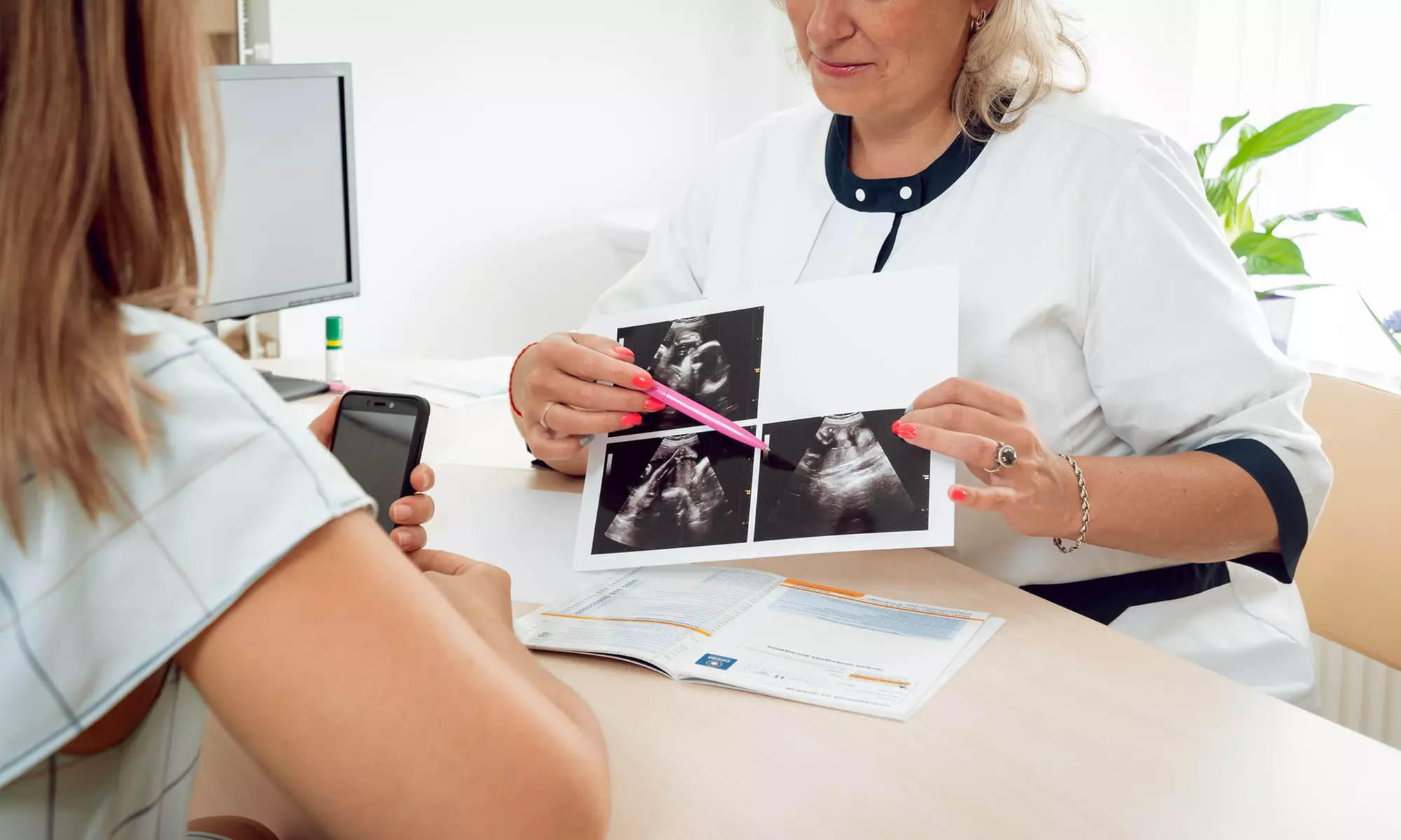 Descubre la magia de ver a tu bebé en 5D con una ecografía emocional