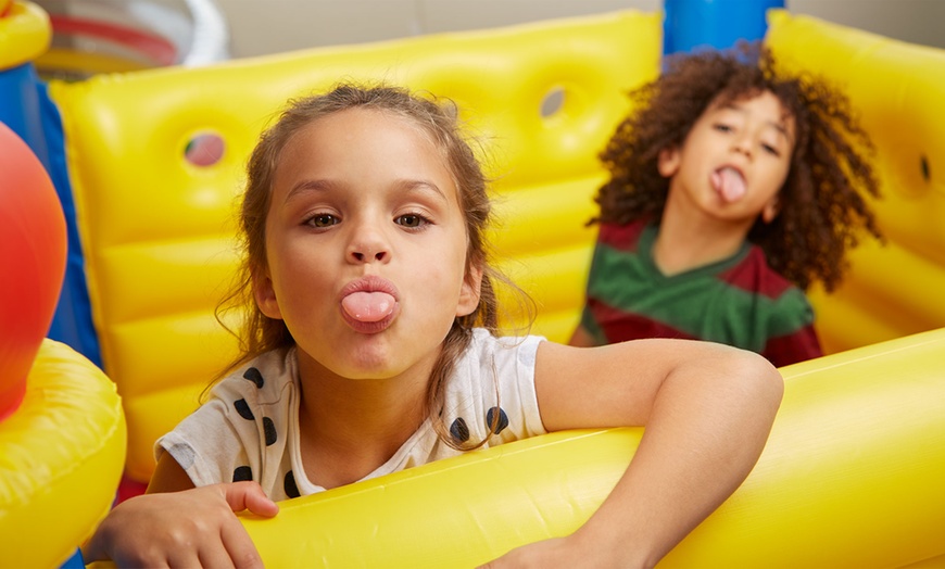 Image 2: Cumpleaños infantil de 2,5 horas de duración para 10, 15 o 20 niños